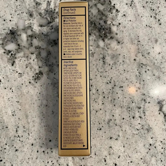 Cle de Peau Beaute Radiant Cream Foundation O90 Very Deep Ocher 21ml 0.88 oz - Picture 8 of 10